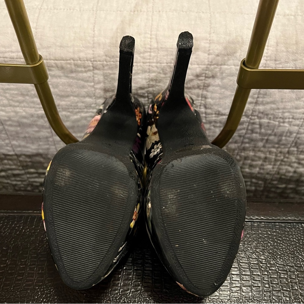 Ami clubwear black platform heels,7.5, 6.5 in heel, and a 3 in platform. - Picture 4 of 5